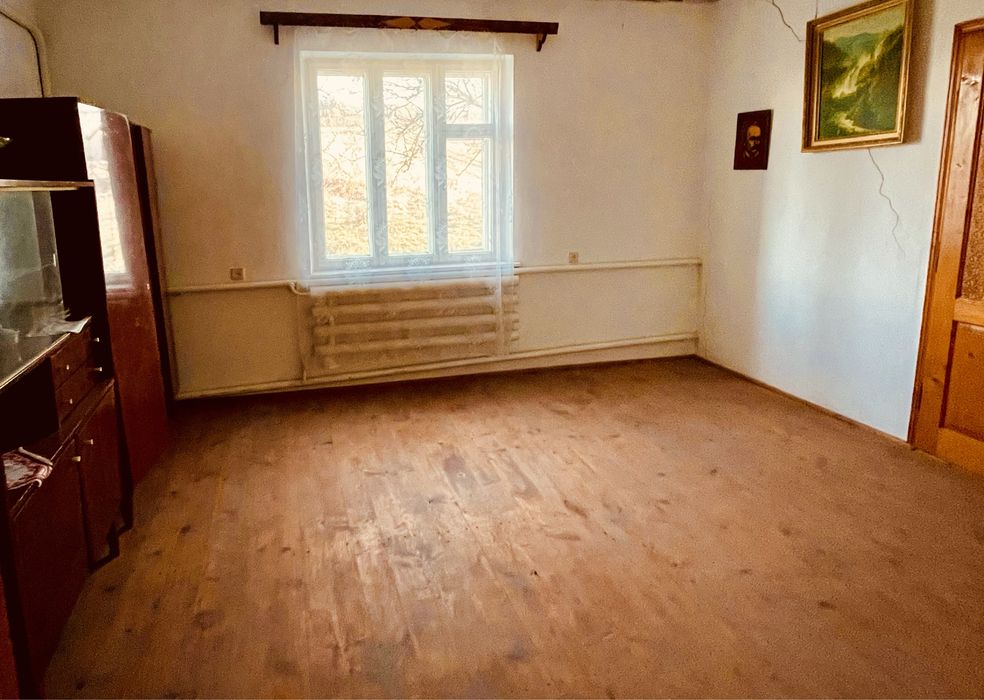 Продам будинок + господарські будівлі (на подвірї є криниця)