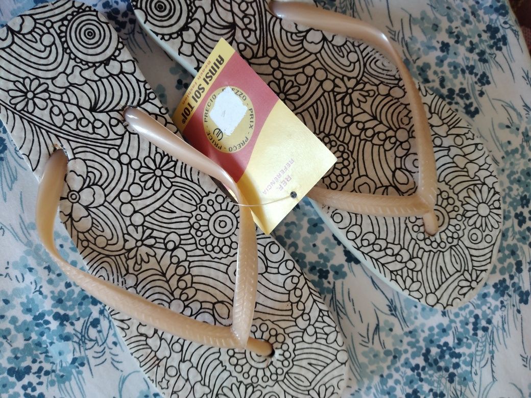 Chinelos novos, tamanho 35/36, marca Ainsi Soi Toi