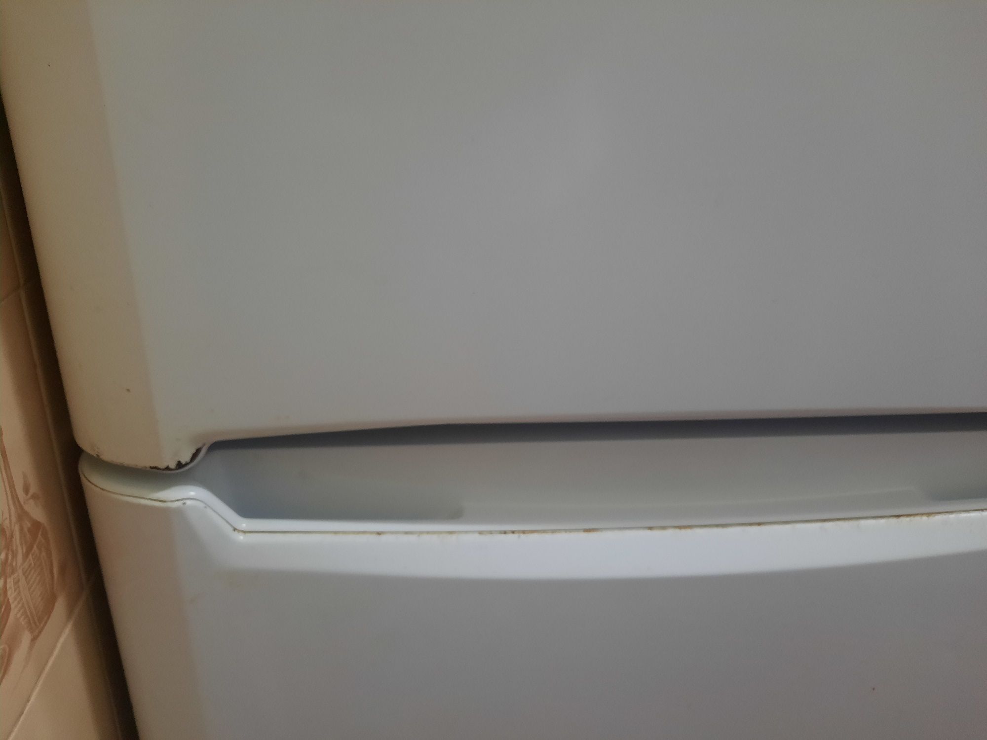 Frigorífico Indesit, a funcionar