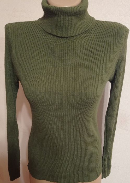 Жіночий гольф в рубчик. Розмір 44-46.