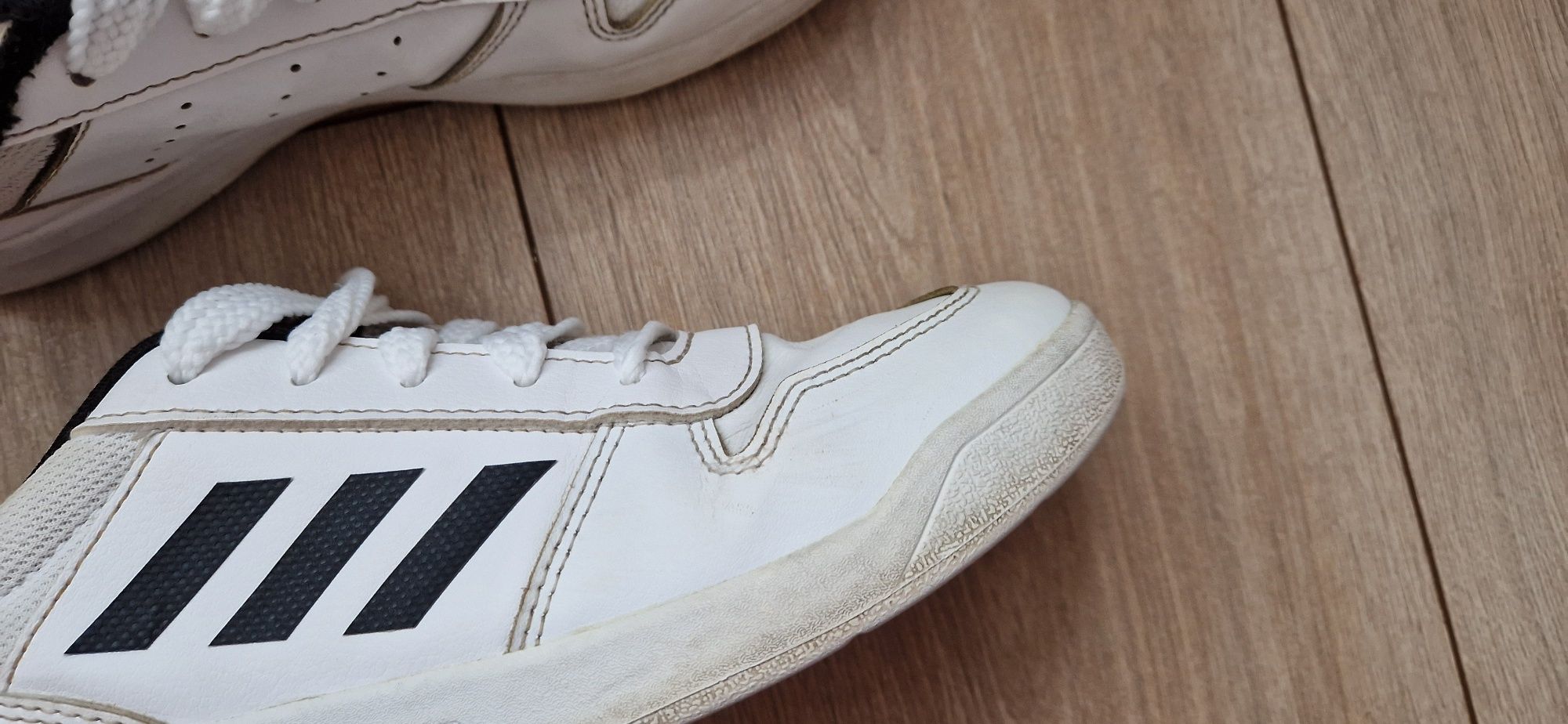 Buty sportowe adidas 36, białe adidasy chłopięce