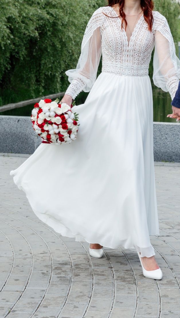 Весільна сукня на тендітну наречену