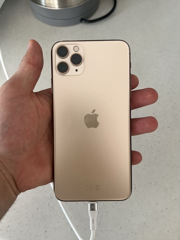 iPhone 11 pro max 256 icloud