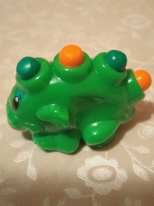 Dinozaury -kredka figurka z jajka niespodzianki