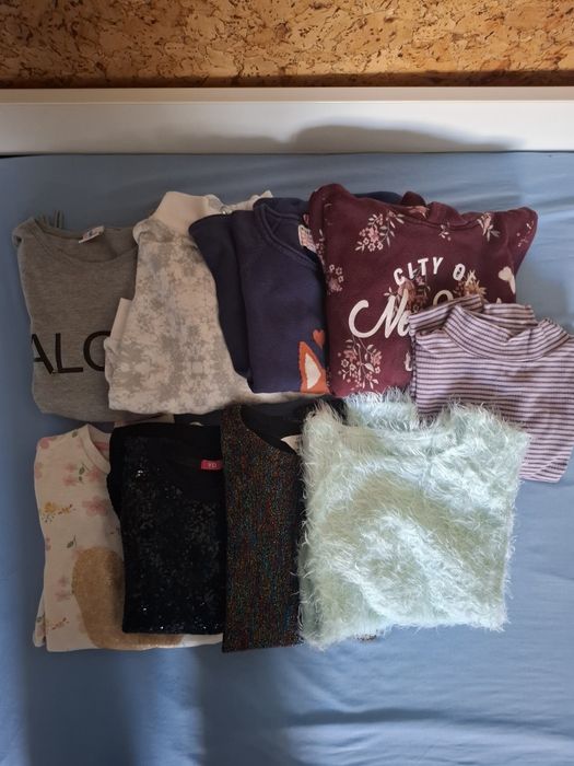 Zestaw ubrań bluzek, swetrów  rozmiar 134- 9 szt.