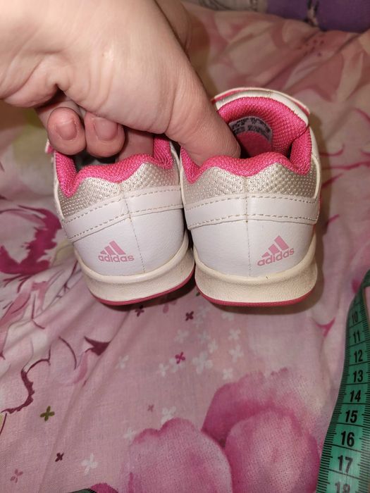 Кросівки adidas для дівчинки