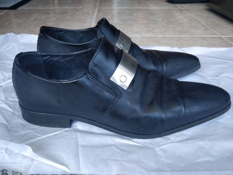 Sapato clássico 43 (Portugal)