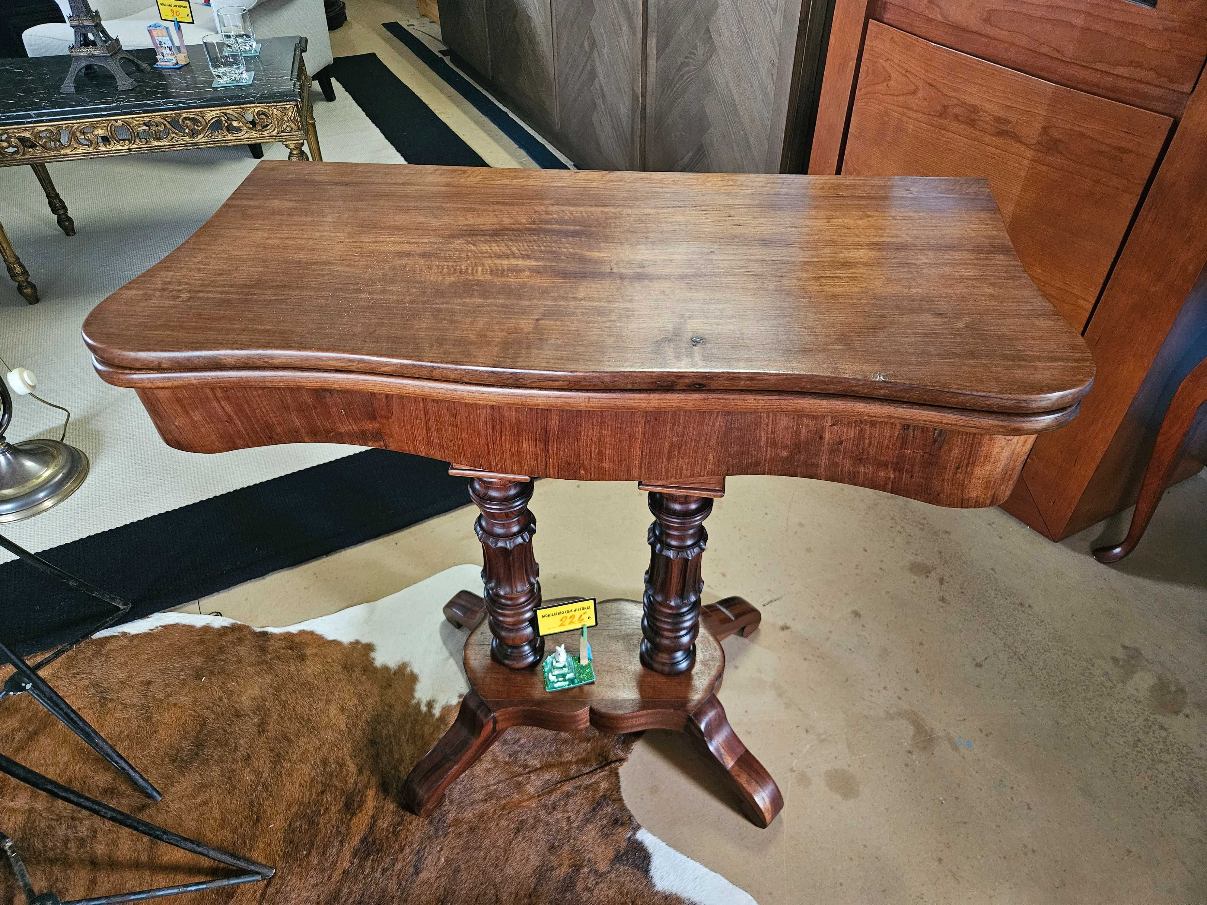 Mesa de jogo antiga totalmente restaurada
