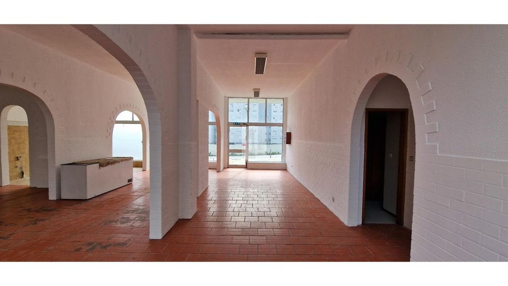 Loja - ampla - carga e descarga