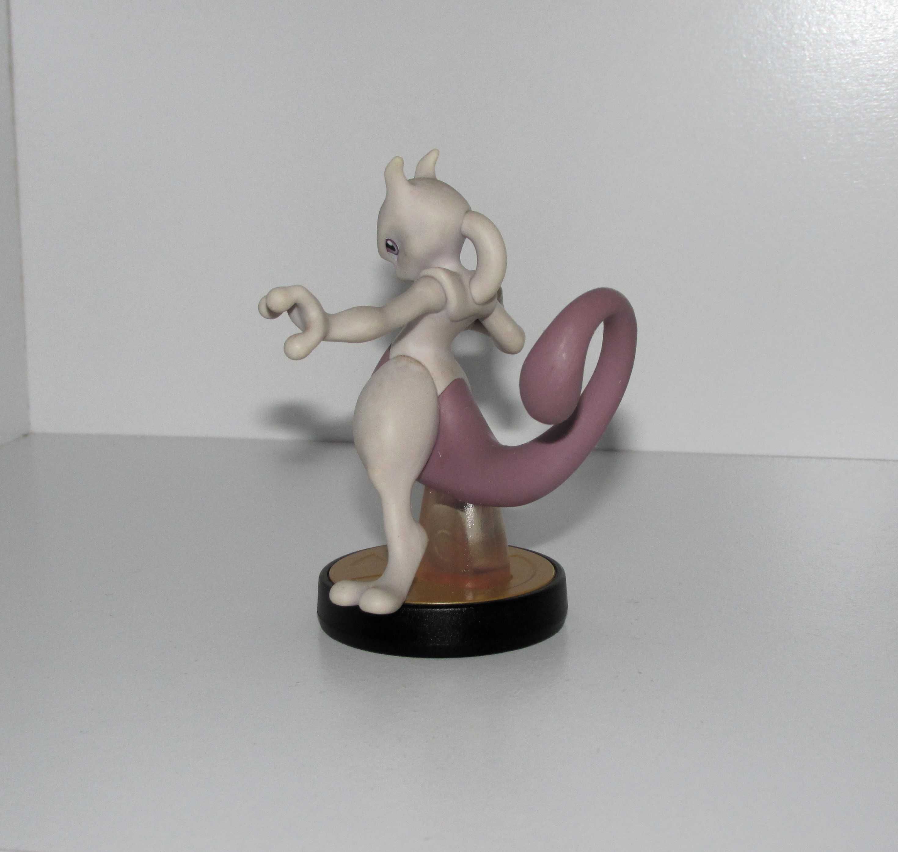 Nintendo Amiibo Mewtwo Figure