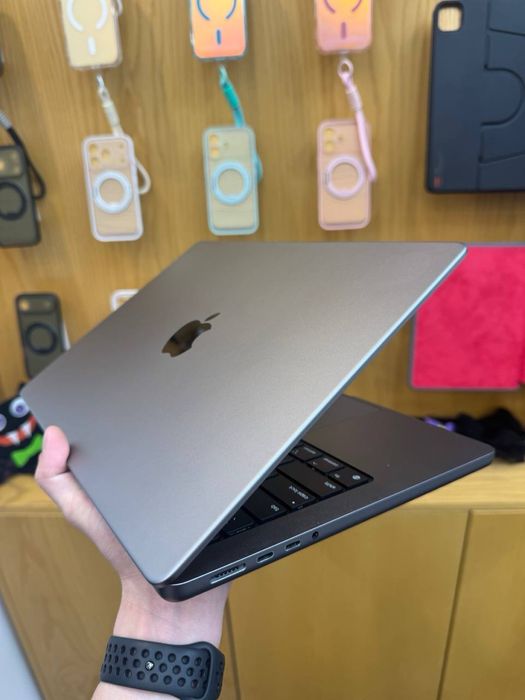 Macbook pro 14ʼ m1 max 32/1Tb