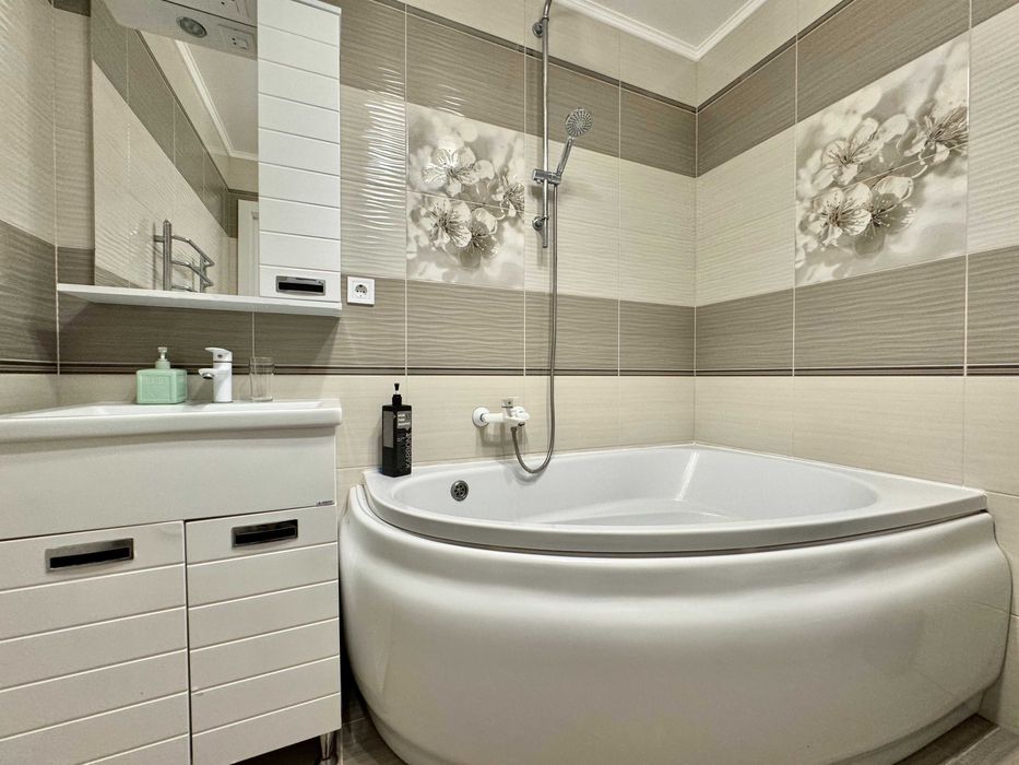 ApartPoltava КУТОВА ВАННА Стильна студія Корпусний парк,БАНК.чек