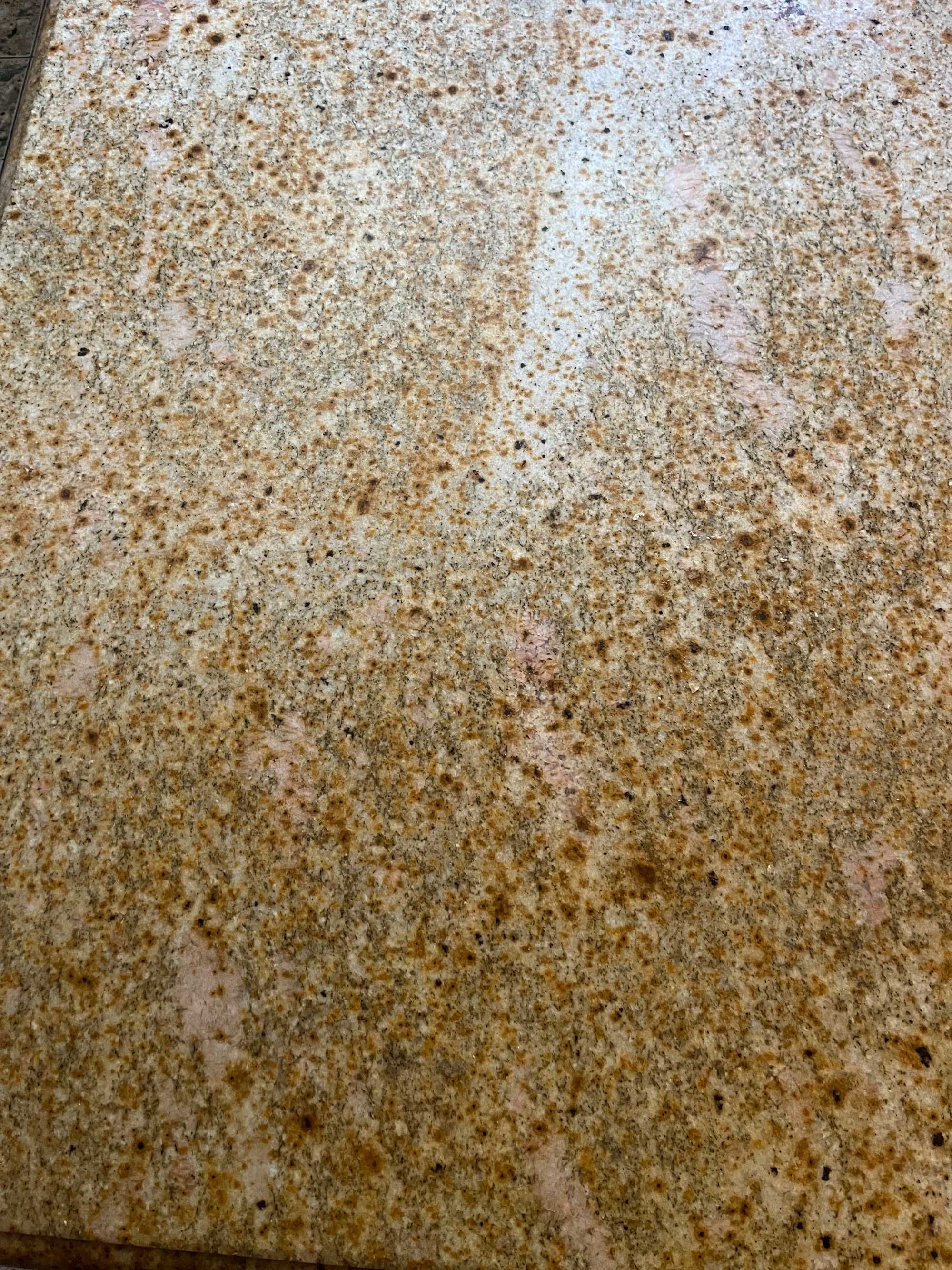 Wyspa kuchenna, kredens z blatem granitowym
