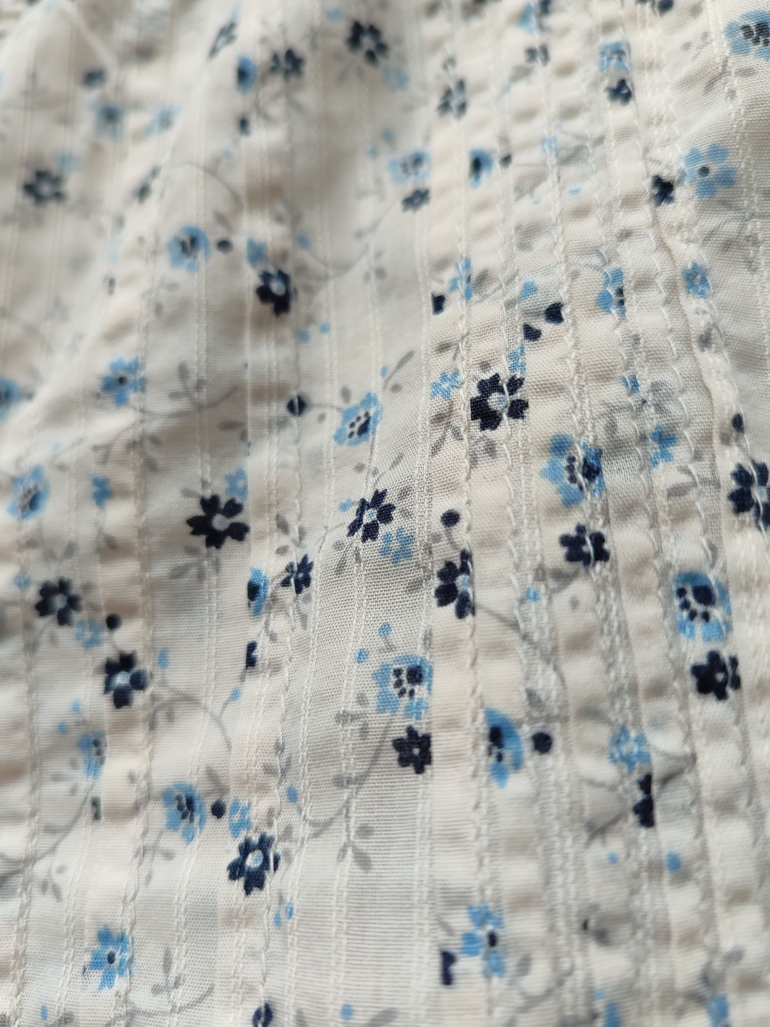 Jasna beżowa koszula w drobne niebieskie kwiatki XS/S HM bluzka 34/36