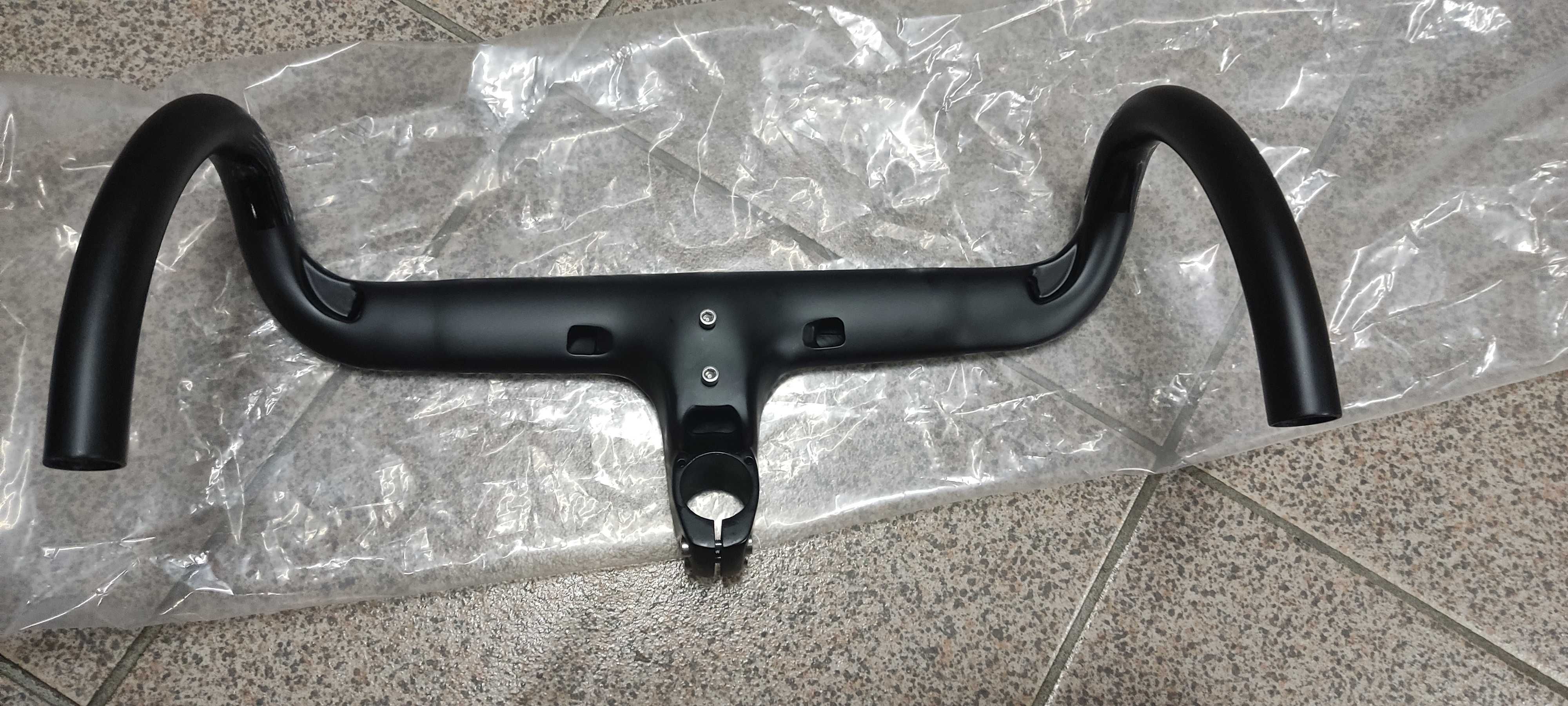Guiador estrada integrado carbono (cockpit)