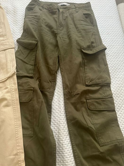 Calças de bolsos verde e beje