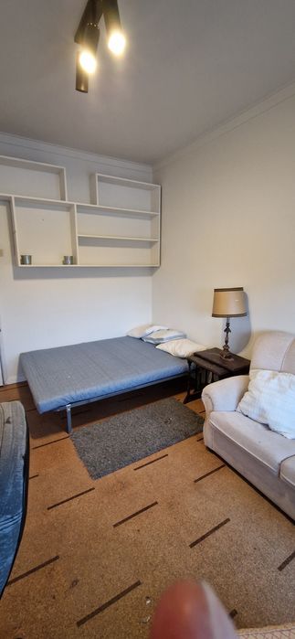 Alugo quarto mobilado para estudantes
