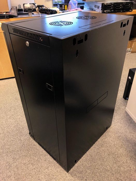 Sprzedam Szafę Instalacyjną LANBERG RACK 19" 18U