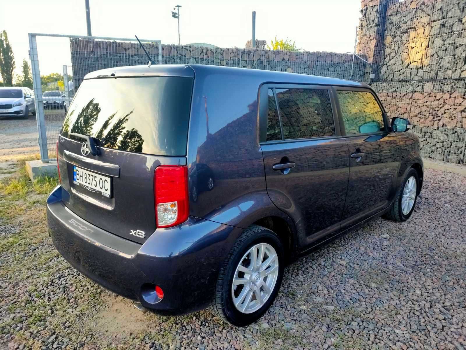 Авто Scion xB 2012