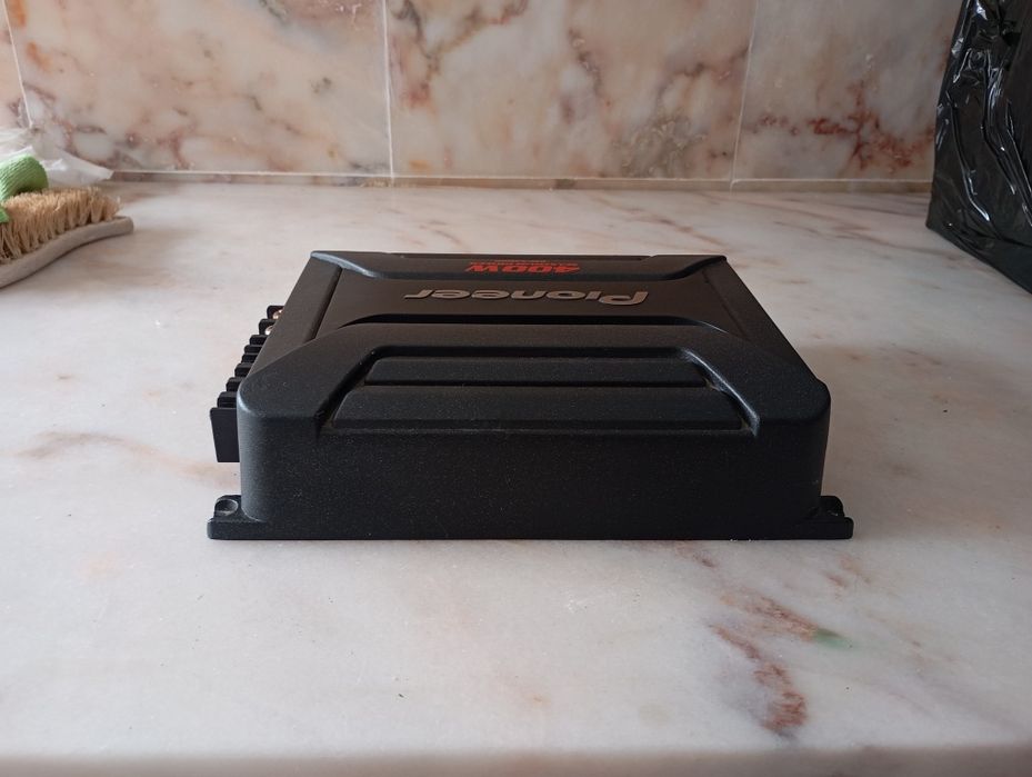 Subwoofer Pioneer 1300W + amplificador 400W