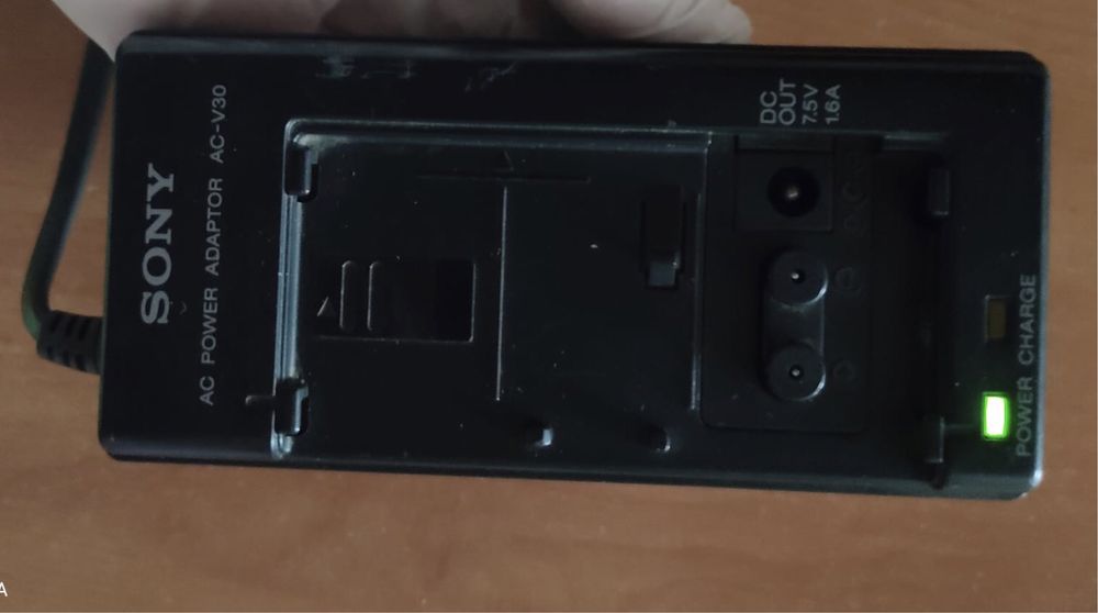 Oryginalny zasilacz sieciowy Sony (AC-V30)