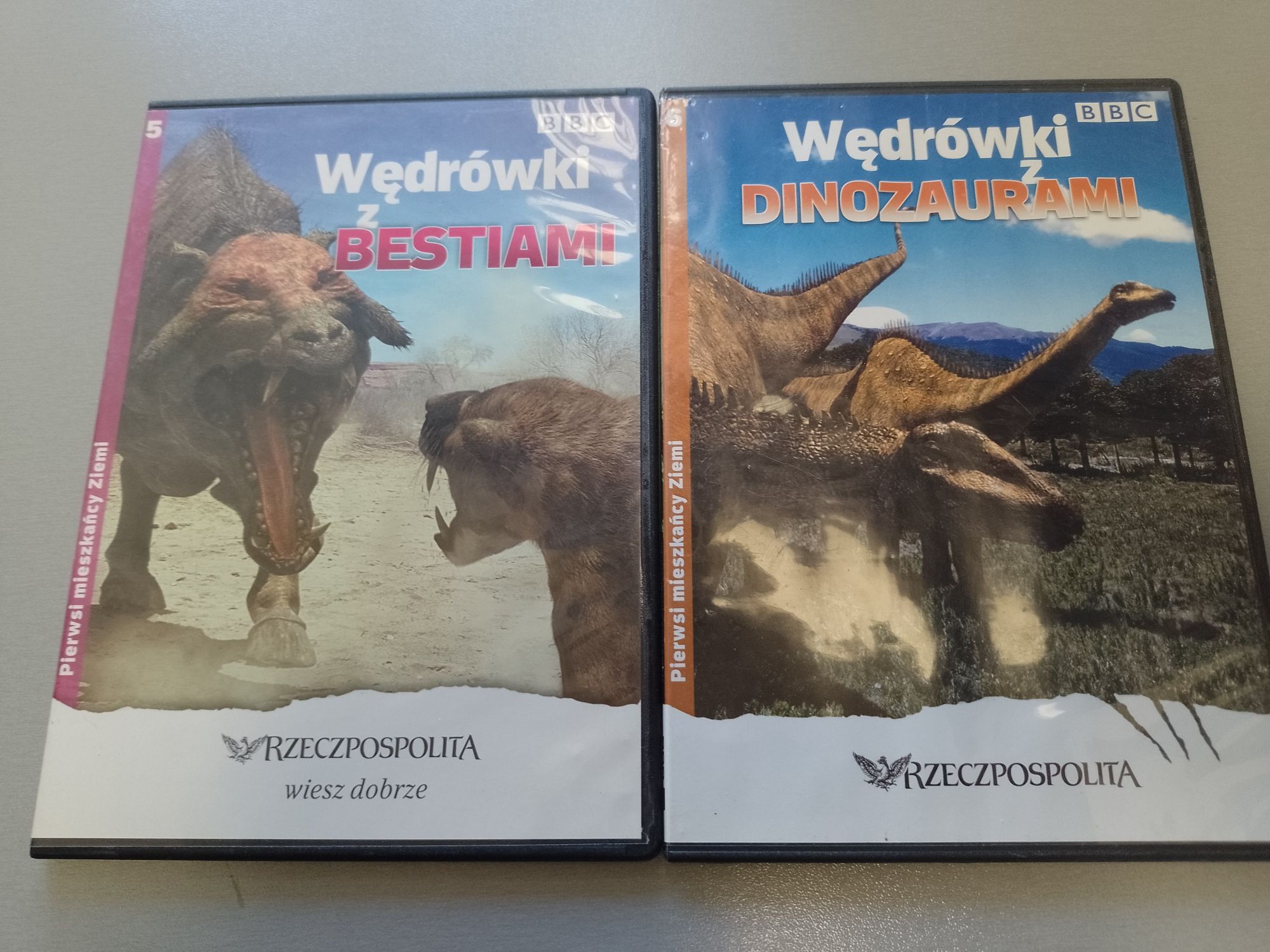 Sprzedam dwa filmy dvd.Wędrówki dinozaurów.
