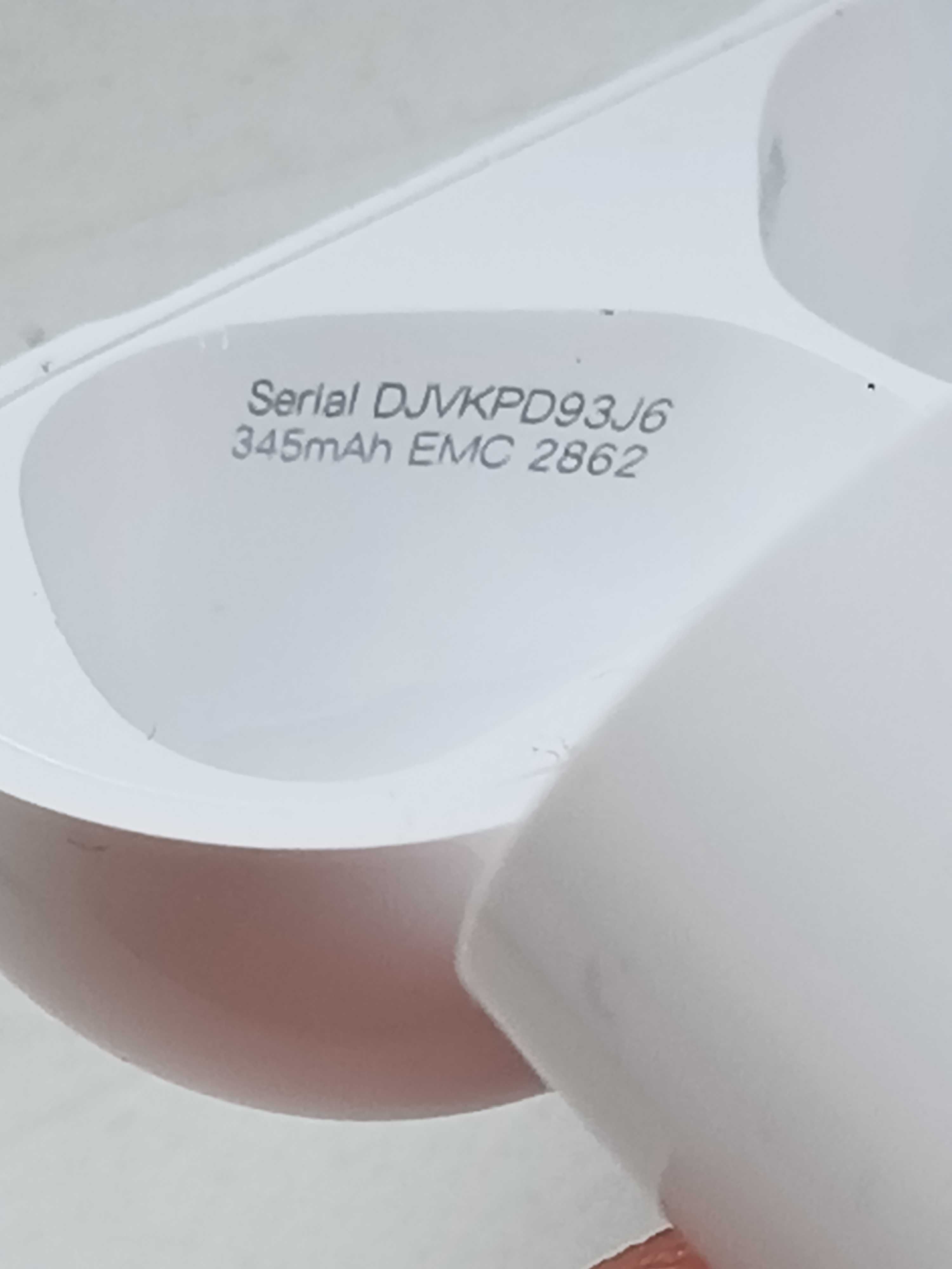 Apple AirPods uszkodzone