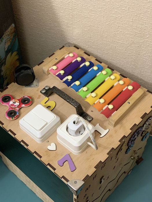 Бізікуб (розвиваючі ігри для дітей)