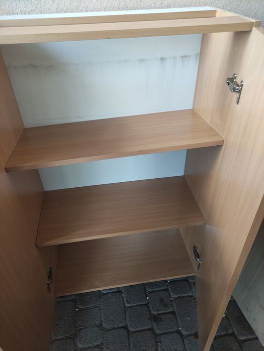 Szafki po 50zł sztuka, z drzwiczkami, na klucz, z nóżkami