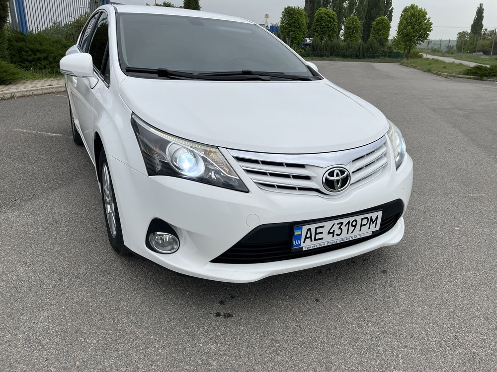 Toyota Avensis Restaling 2012г газ/бензин