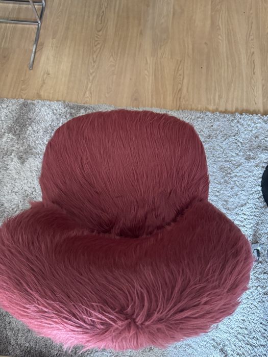 Cadeira decorativa pelo vermelho loja AREA