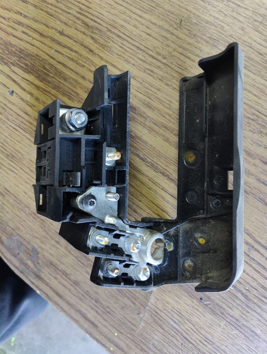 Audi A6 C6 klema pirotechniczna plusowa