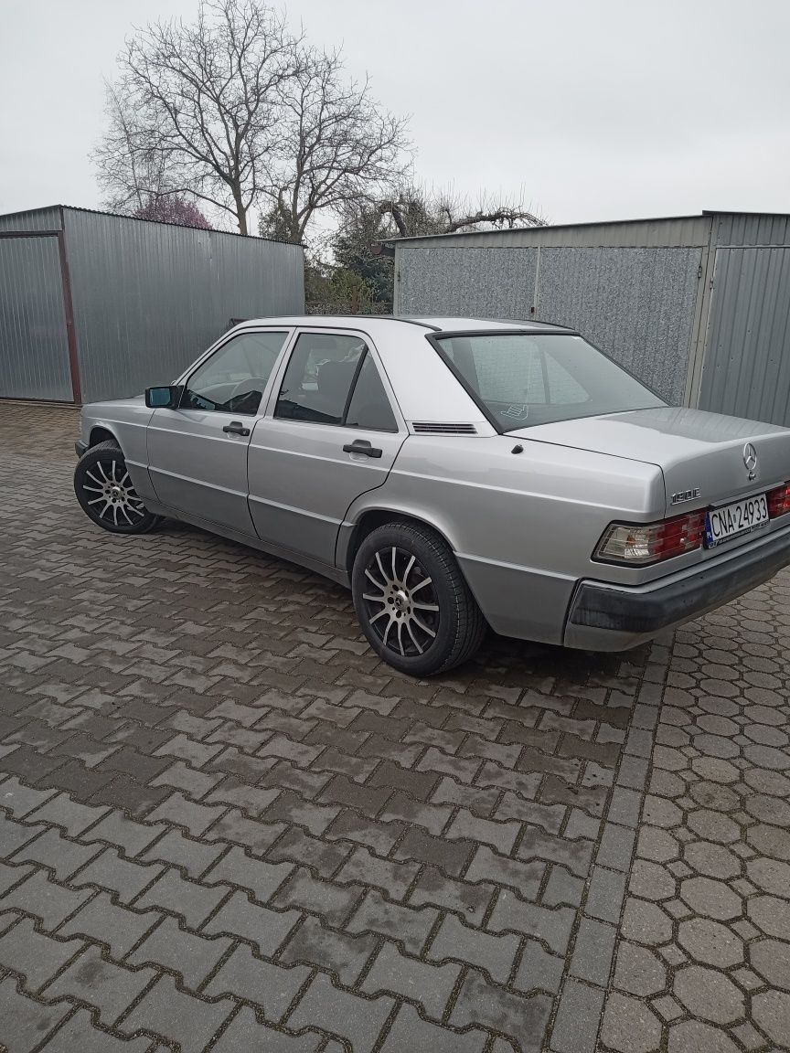 sprzedam Mercedesa 190 w automacie