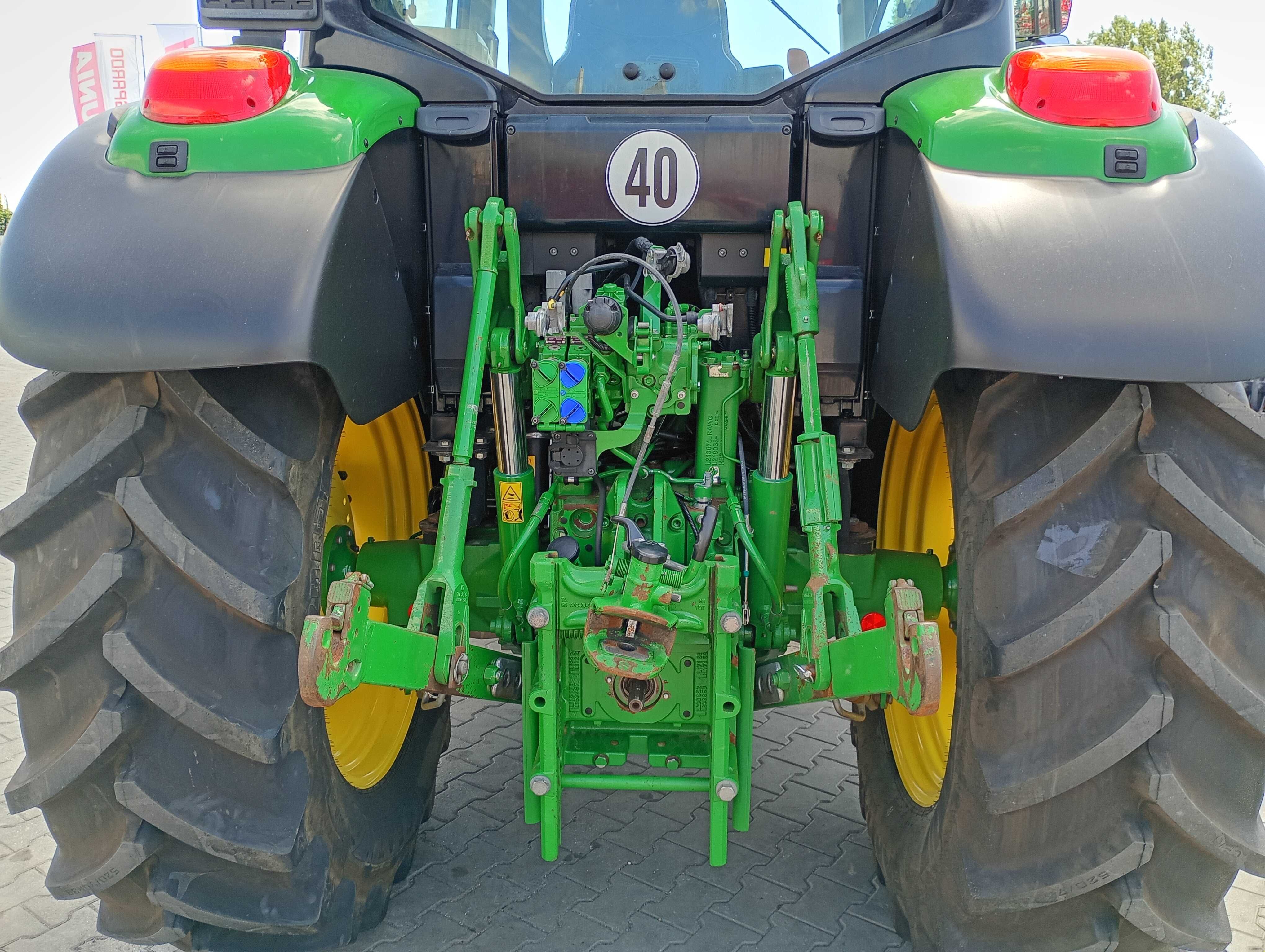 John Deere 6120M z Niemiec, rok 2018, 4985h przygotowany do nawigacji
