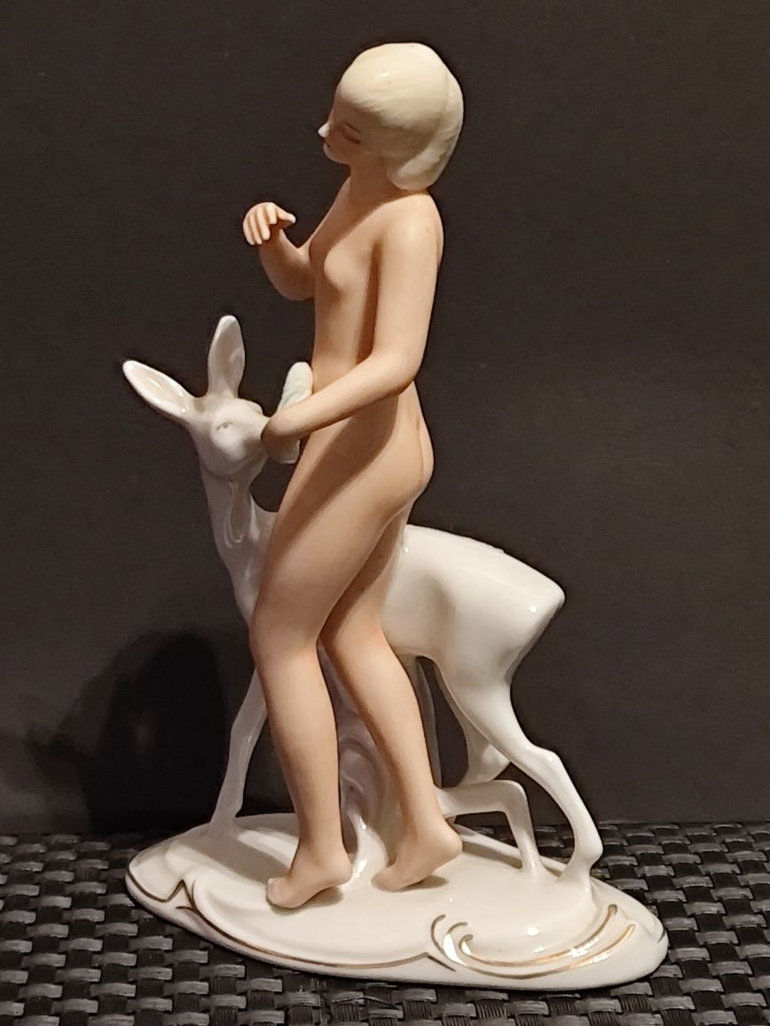 Porcelana Schaubach Kunst Wallendorf  Figurka Kobieta  z Sarenką