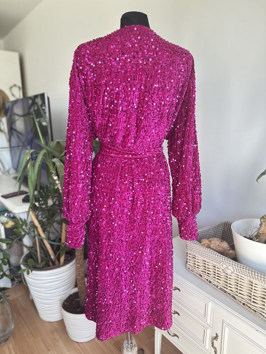 Boohoo cekinowa sukienka midi kopertowa welurowa 50 5 xl fuksja