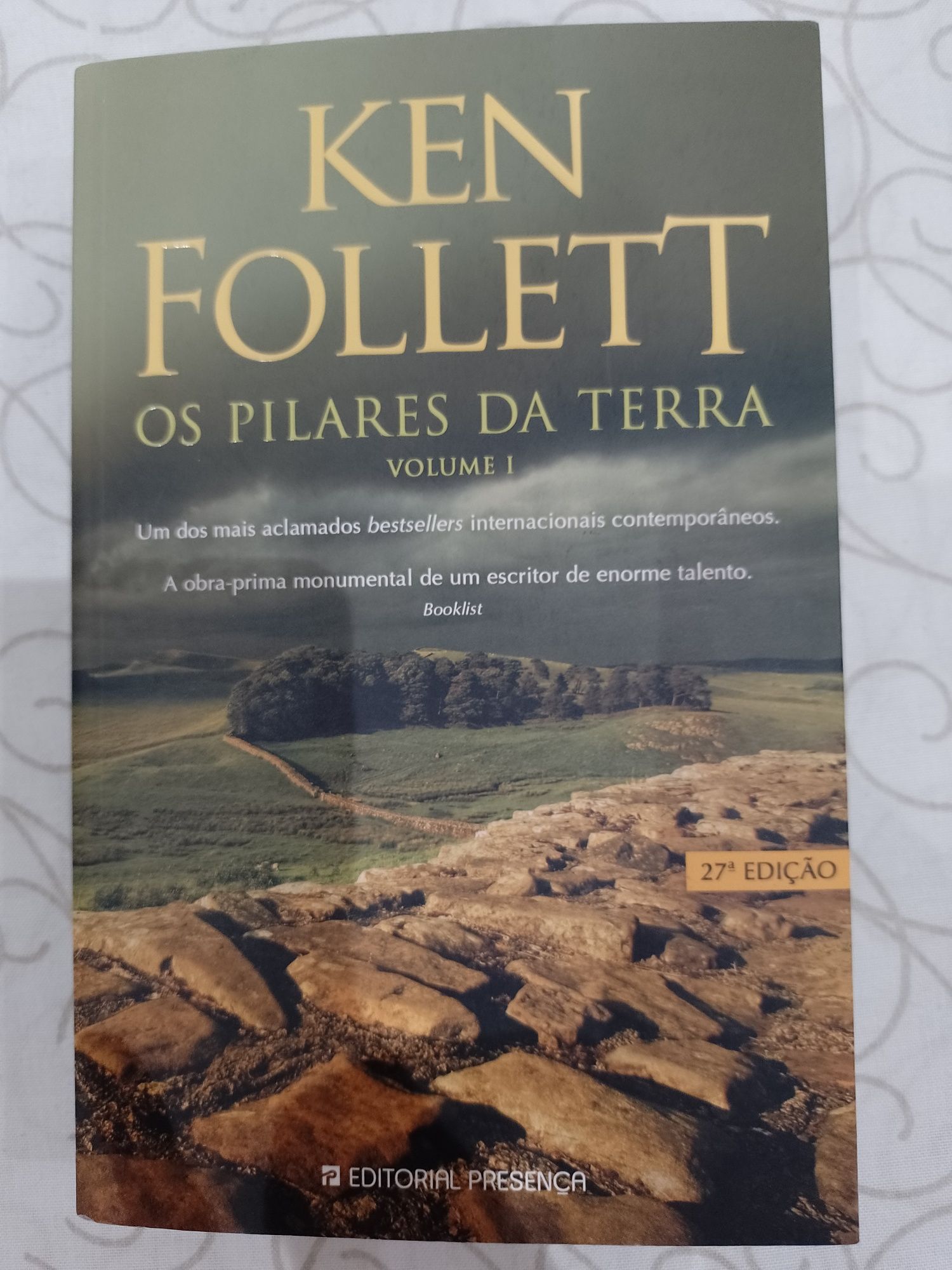 Livro "Os Pilares da Terra"