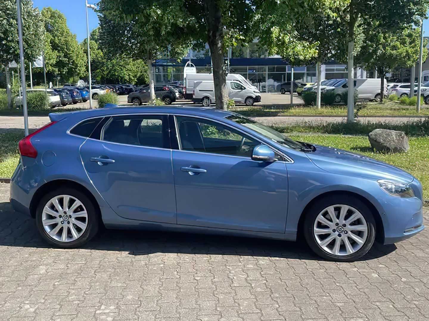 Volvo V40   2016
