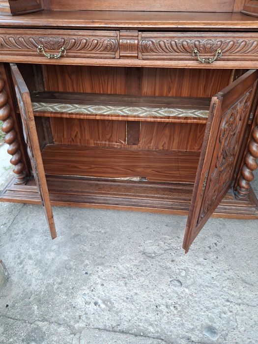 Kredens witryna komoda z rzeźbieniami