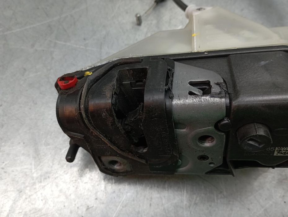 Fechadura / fecho porta trás esquerdo CITROËN C3 III (SX)