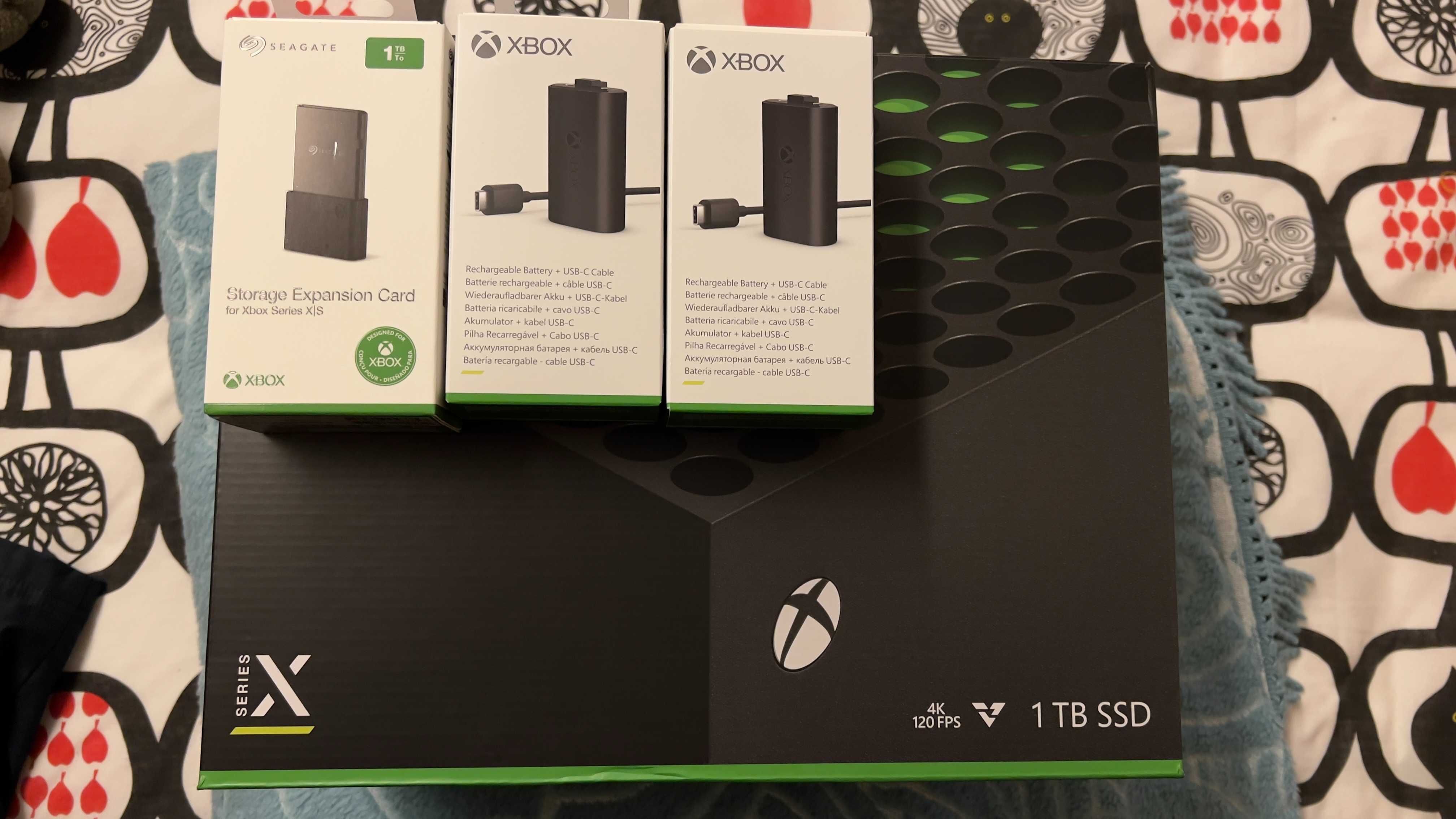 XBOX SERIES X 2TB + 2 comandos + 2 baterias para os comandos