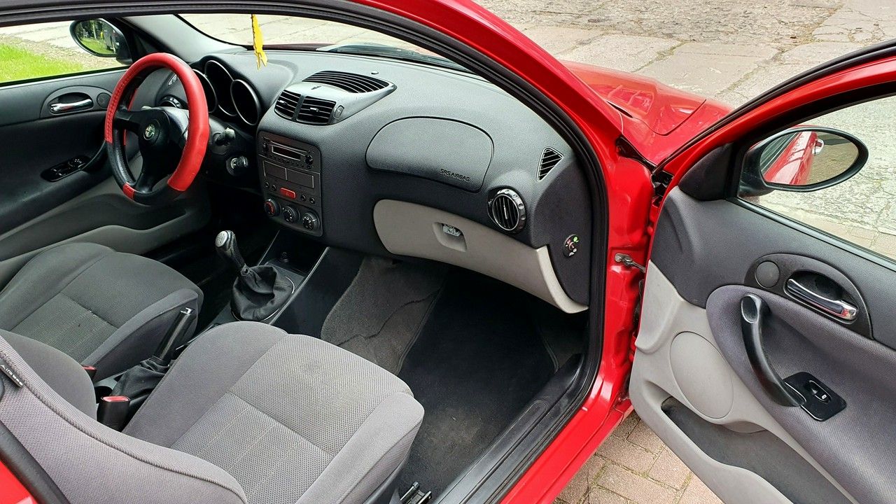 Alfa Romeo 147 1.6 16v Piekny Kolor Klimatyzacja sprawna alu Okazja.