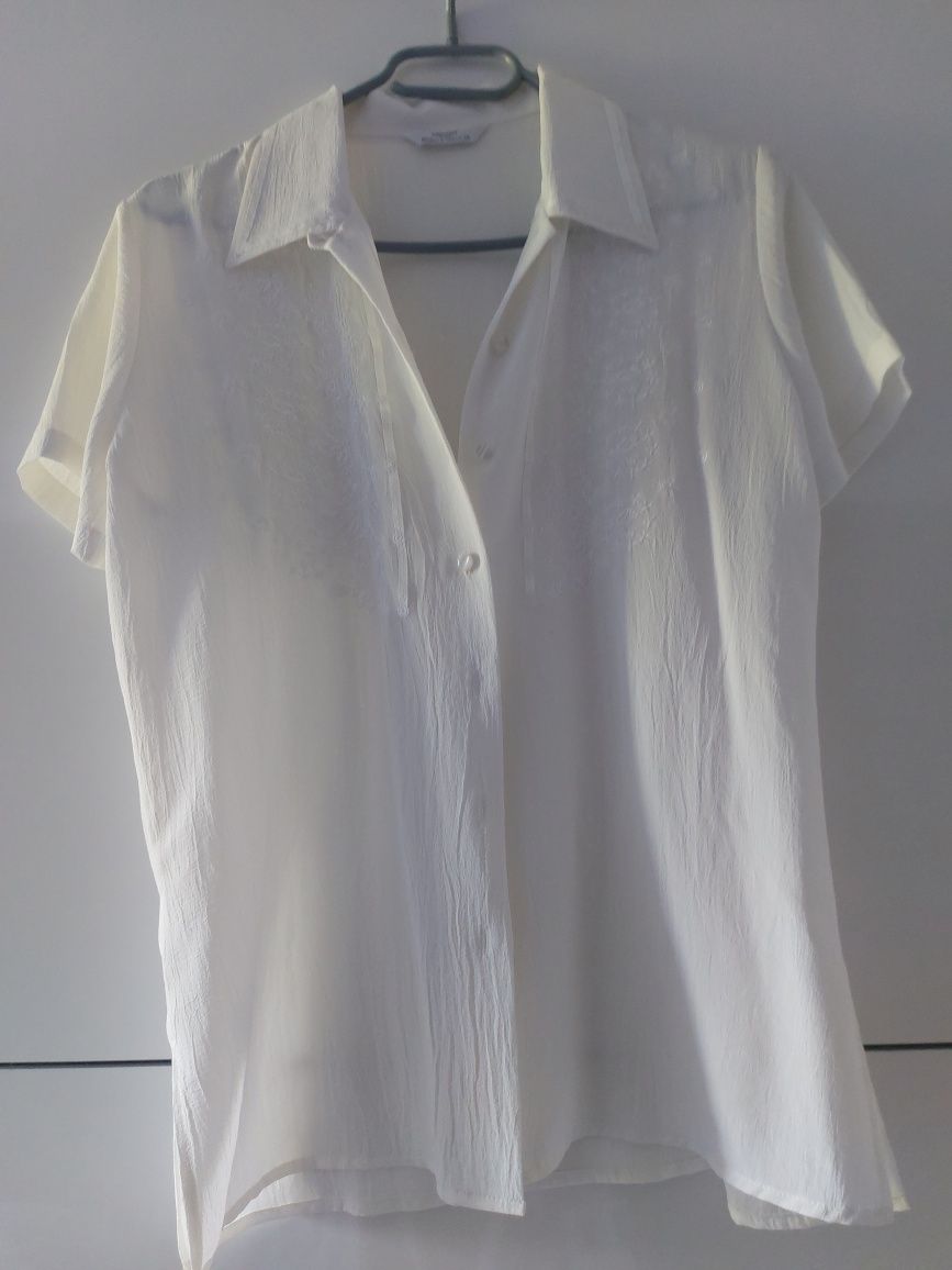 Biała koszula w stylu vintage
