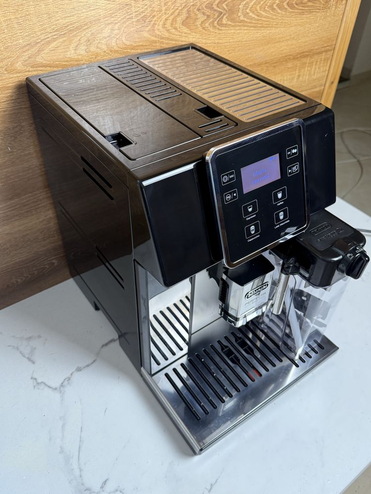 Кавомашина автоматична Delonghi Perfecta EVO 500 чашок  з Гарантією !