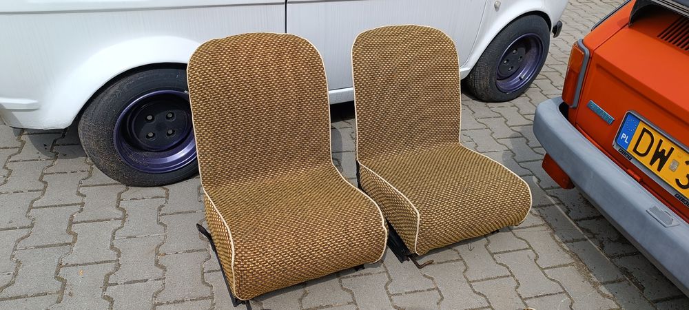 Fiat 126p fotele wąskie kanapa tylna i oparcie z nowymi pokrowcami