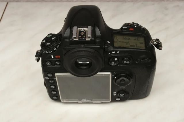 Nikon D800 com  36  Megapixeis 43.000 disparos