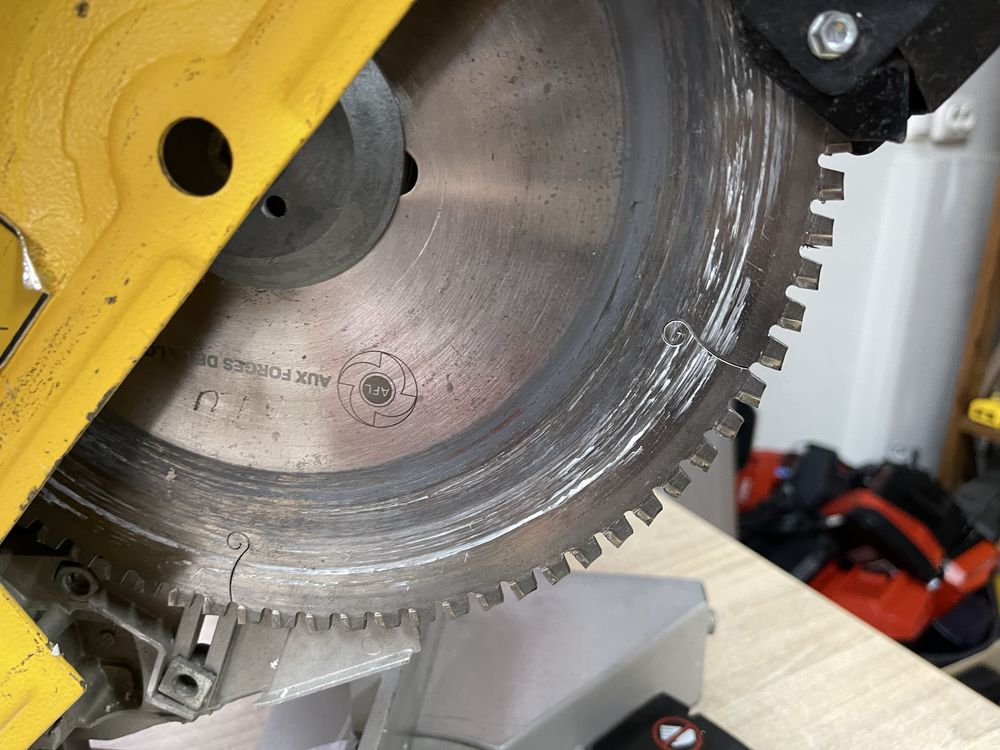 Dewalt DW711 / дискова комбінована пила Девольт