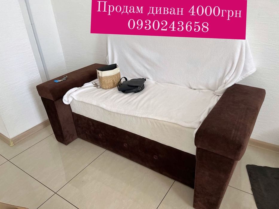 Діван офісний  в хорошому стані