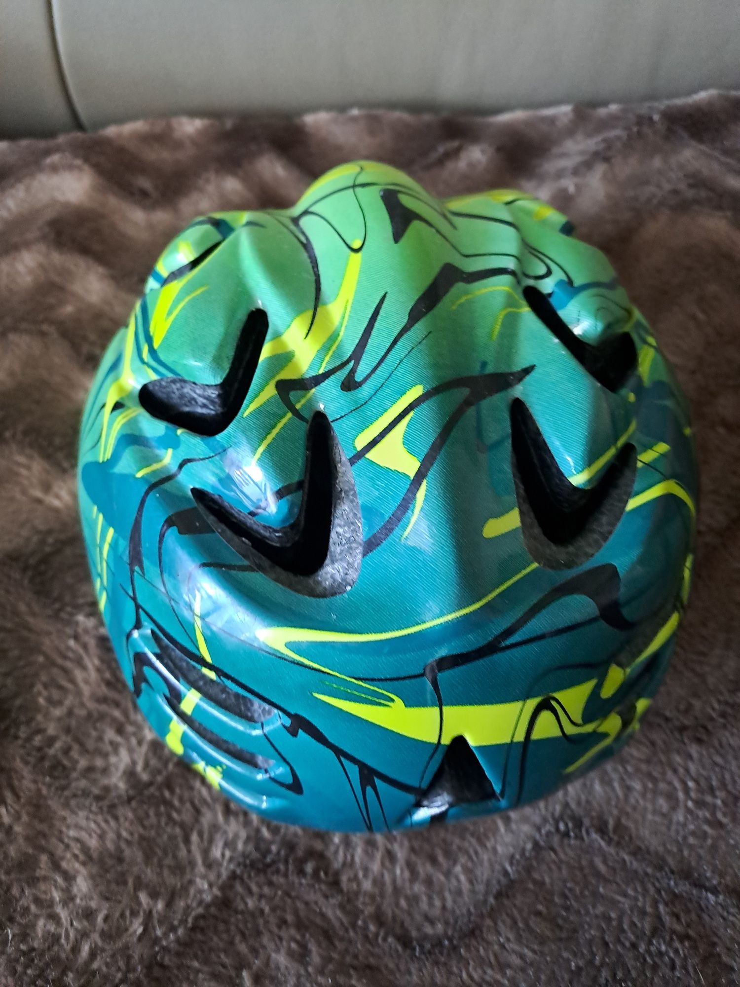 Markowy kask dla chłopca lub dziewczynki Cool Slide. Rozmiar XS-48-52.