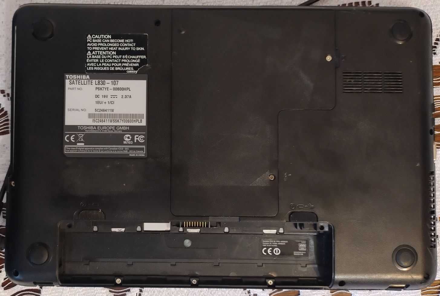 Laptop Toshiba, i3, SSD 64 GB; 13,3" cali; 4 GB,